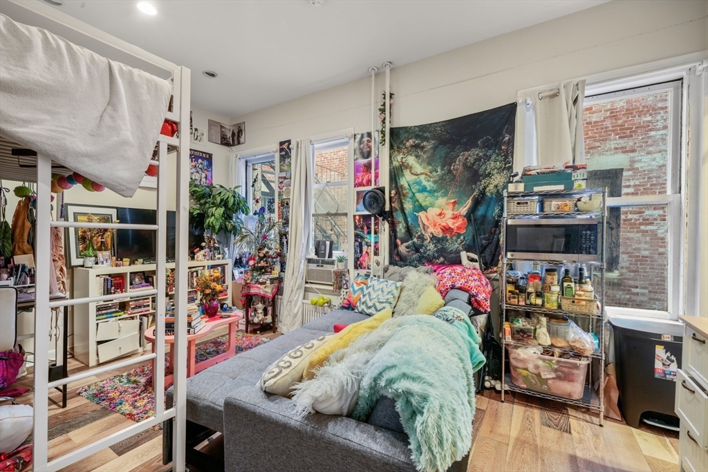 261 Beacon St, Back Bay