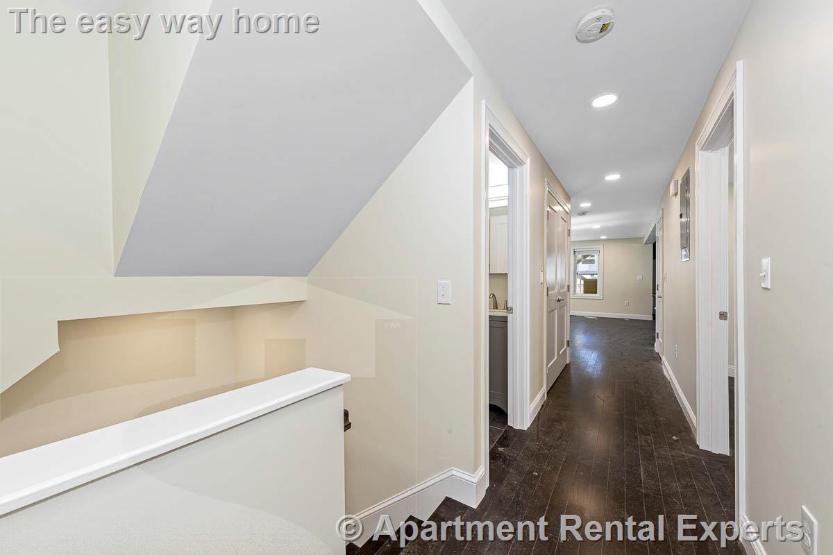 70-72 Stanley Ave, Tufts