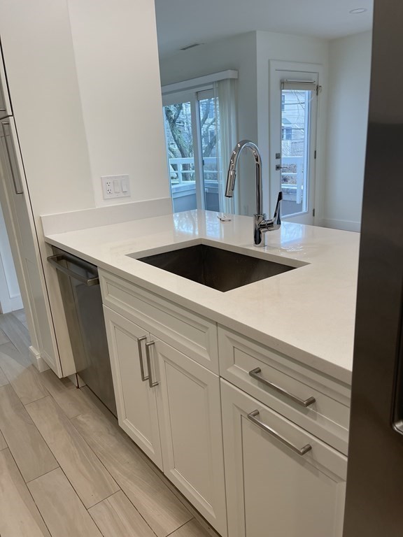 284 Sidney St, Cambridgeport