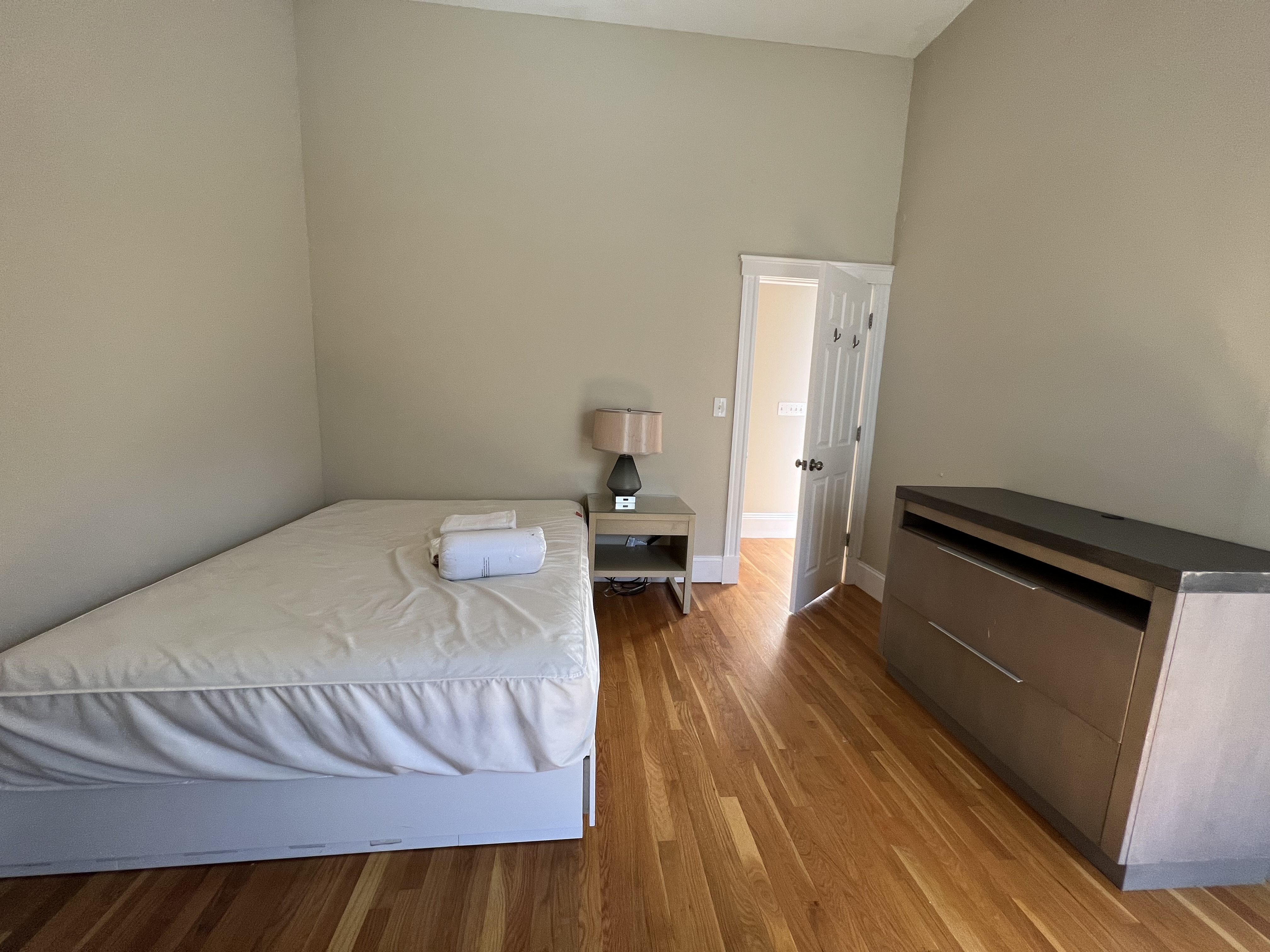 8+ bed, 3.5 bath apartment for rent at 1000 Memorial Dr Unit 2, Harvard Square — photo 14 of 17
