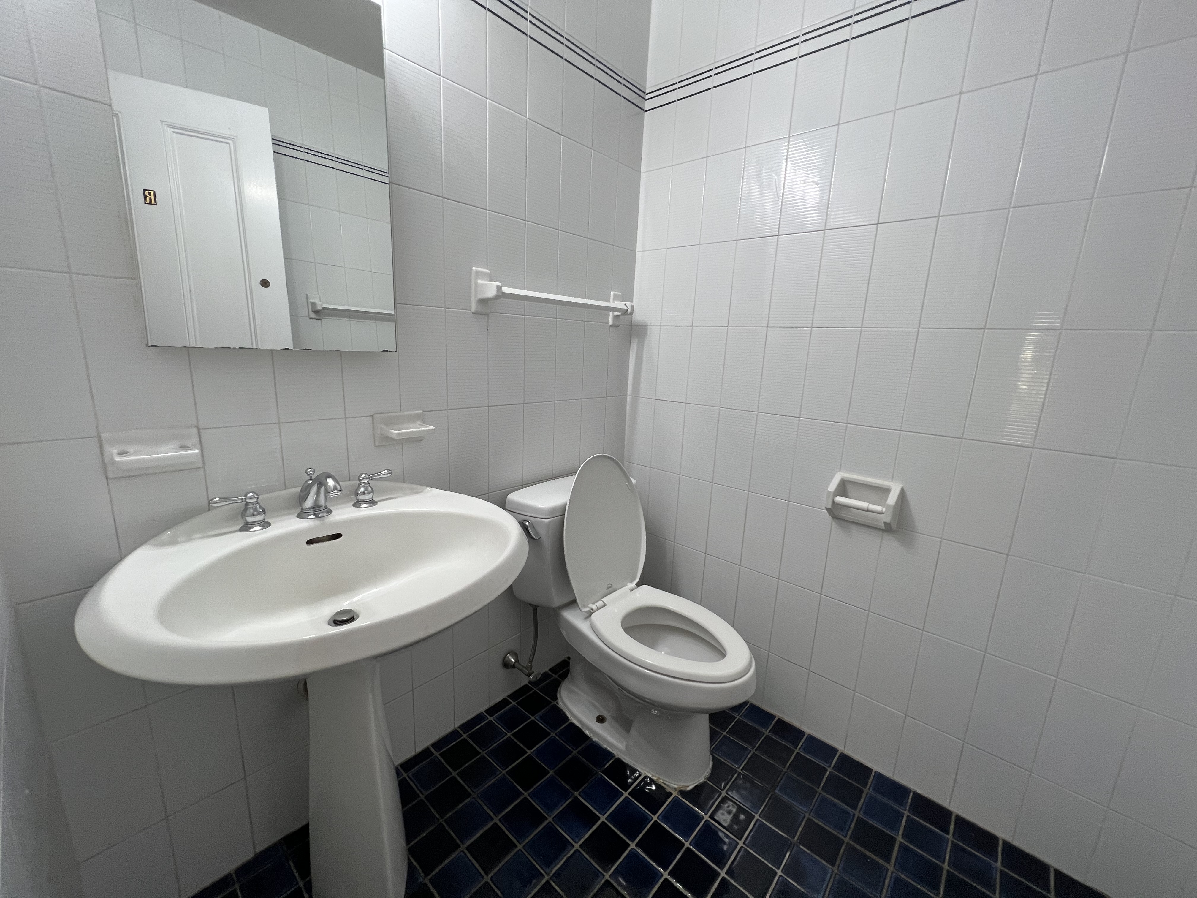 8+ bed, 3.5 bath apartment for rent at 1000 Memorial Dr Unit 2, Harvard Square — photo 17 of 17