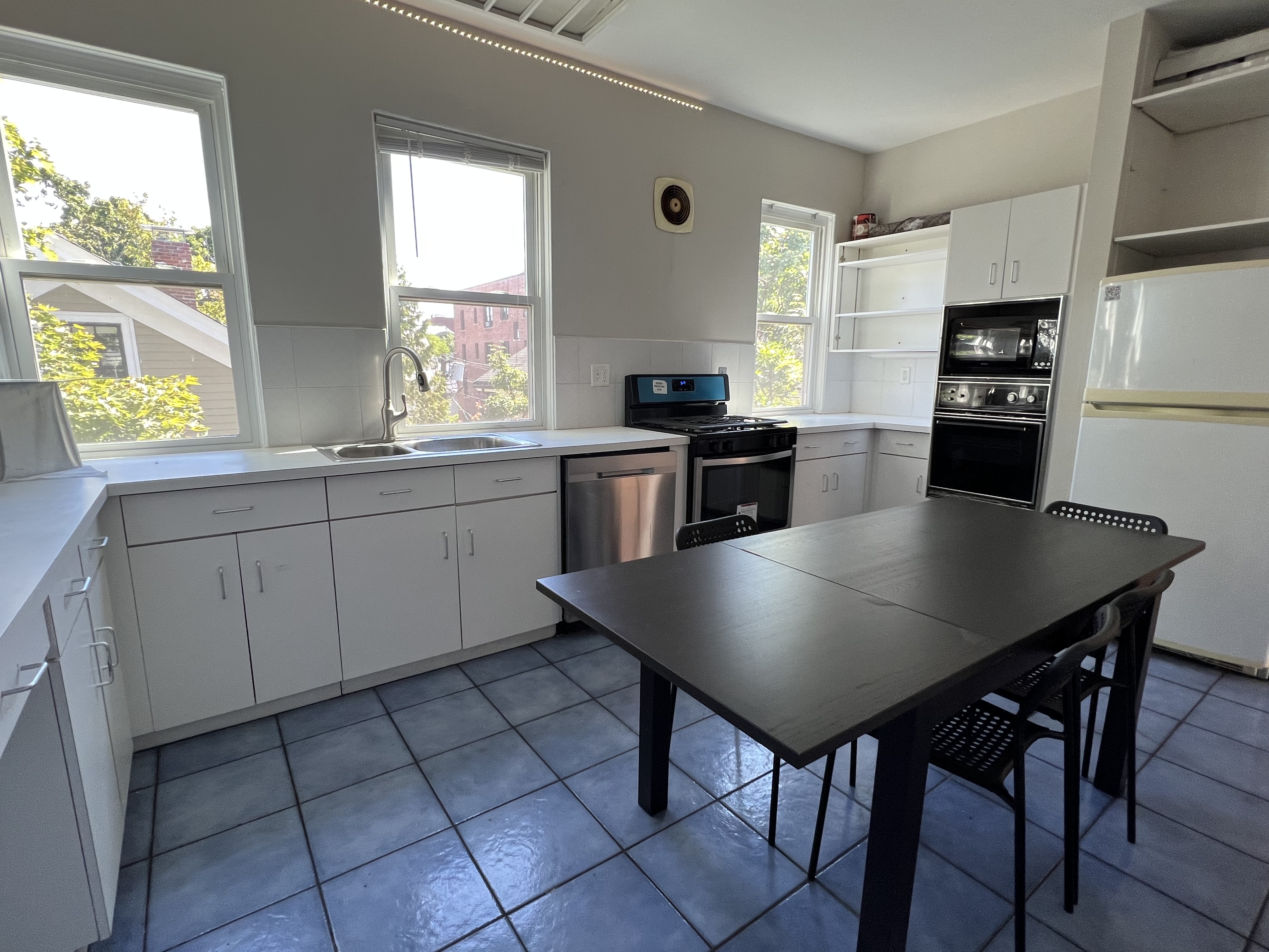 8+ bed, 3.5 bath apartment for rent at 1000 Memorial Dr Unit 2, Harvard Square — photo 8 of 17