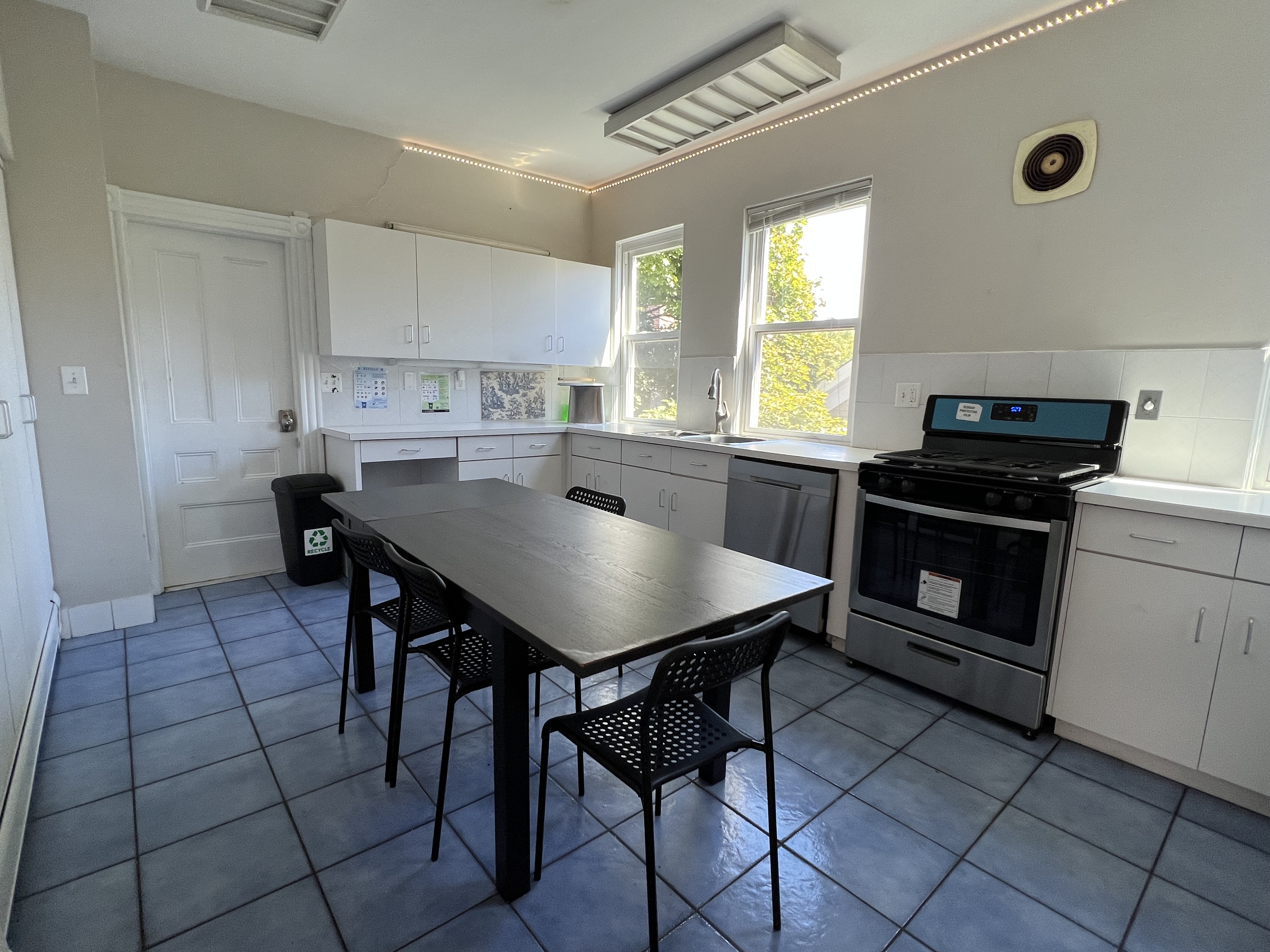 8+ bed, 3.5 bath apartment for rent at 1000 Memorial Dr Unit 2, Harvard Square — photo 11 of 17