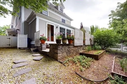 2 Benton Rd, Spring Hill