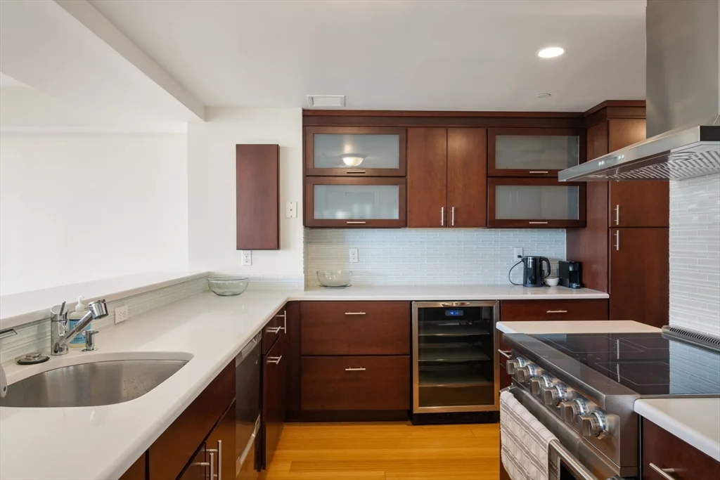 975 Memorial Dr, West Cambridge