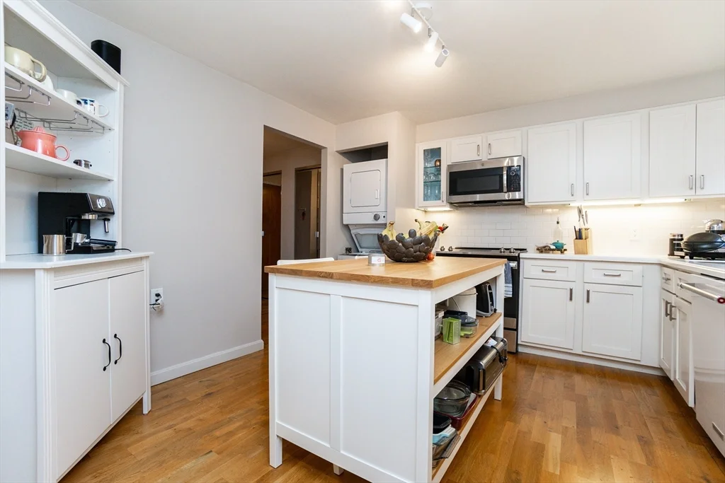 66 Winchester St, Coolidge Corner