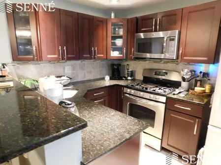 12 Fisk Ave, Magoun Square