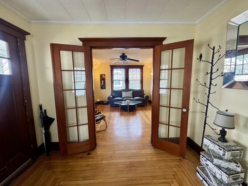 52 Hussey St, West