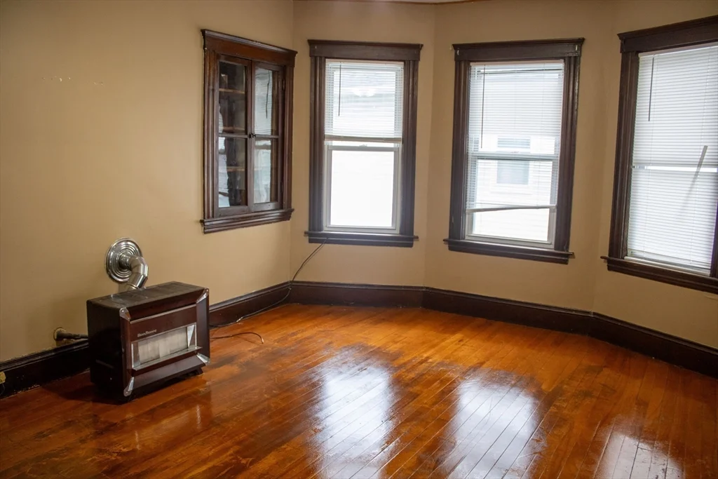 91 Perry Ave, Worcester