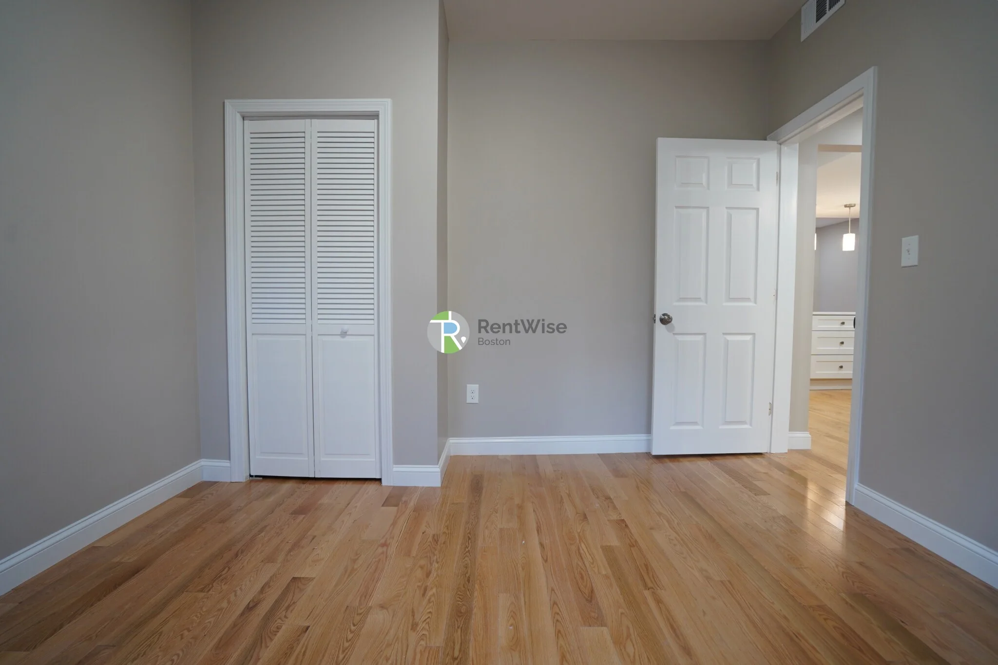 10 Lorraine Ter, Allston