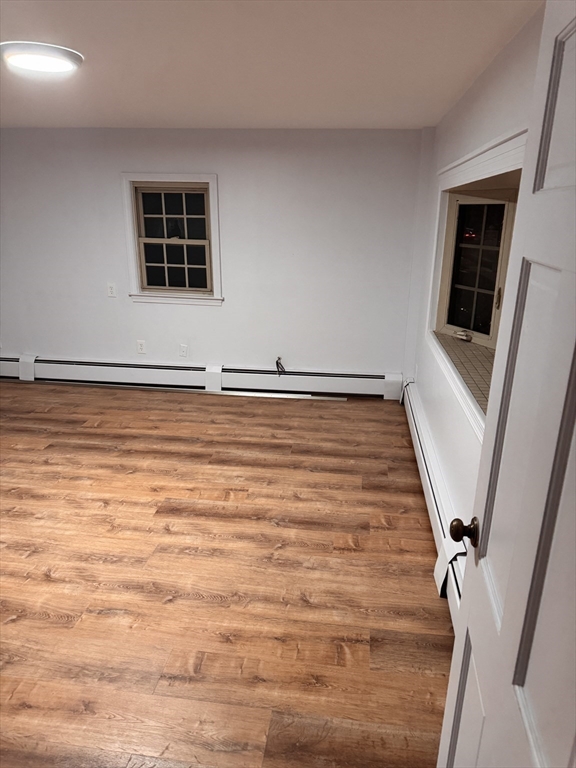 21 North Main St, Avon