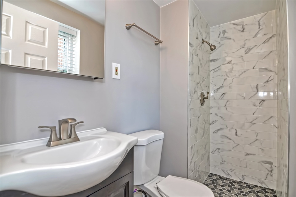 35 Lake Shore Ct, Brighton