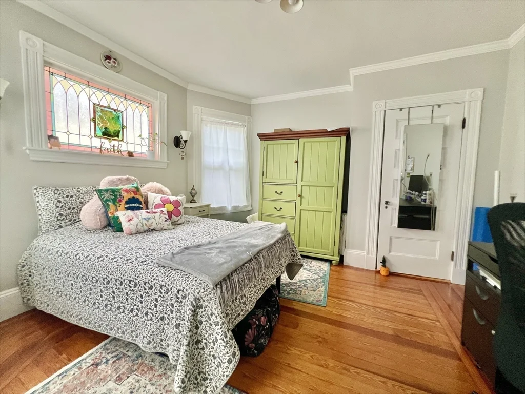 812 Moody St, South Side