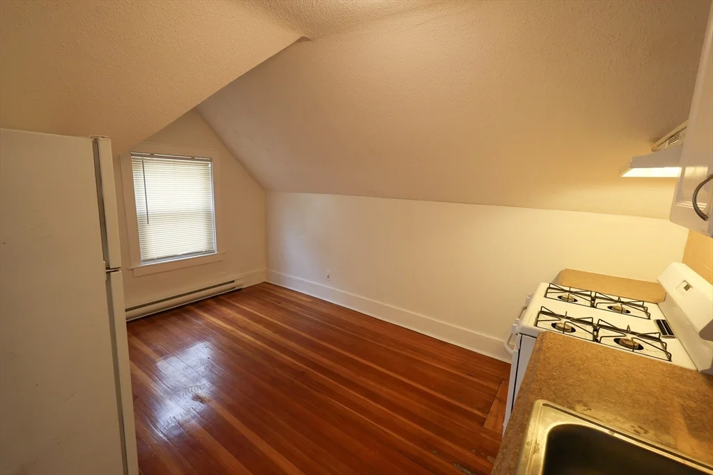 498 Whipple St, Fall River