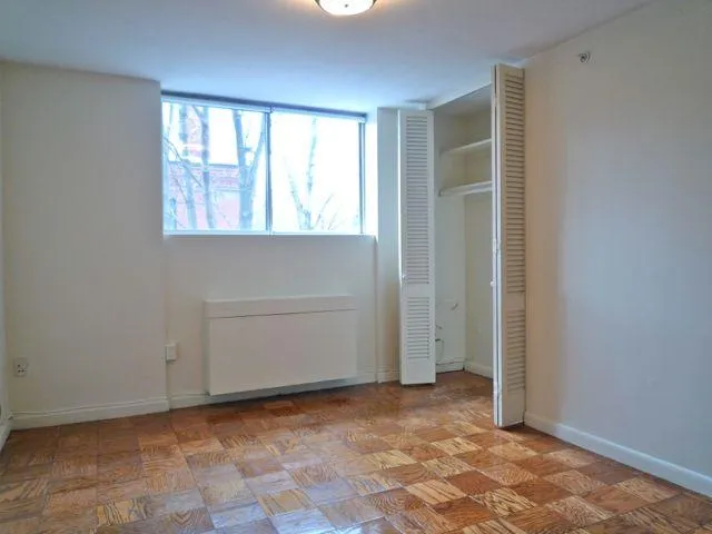 101 Monmouth St, Longwood