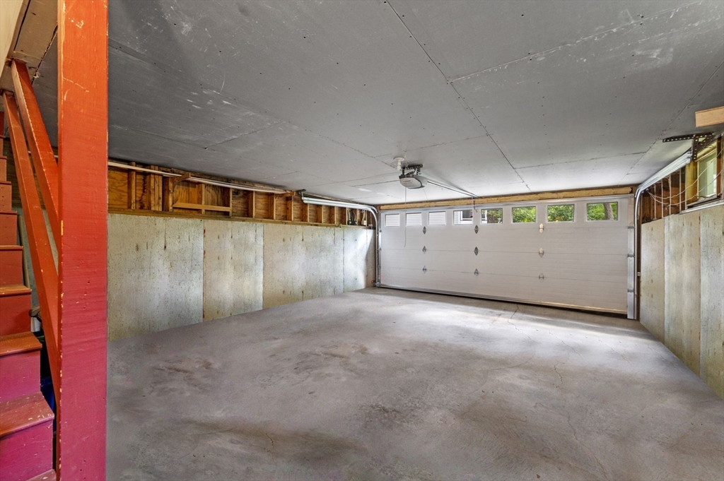 8 Risley Rd, Marblehead Neck