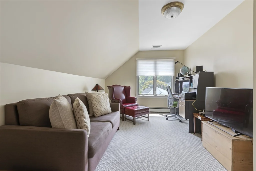 17 Gilbert St, Newton