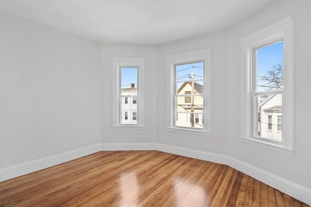 33 Harbor View St, Dorchester