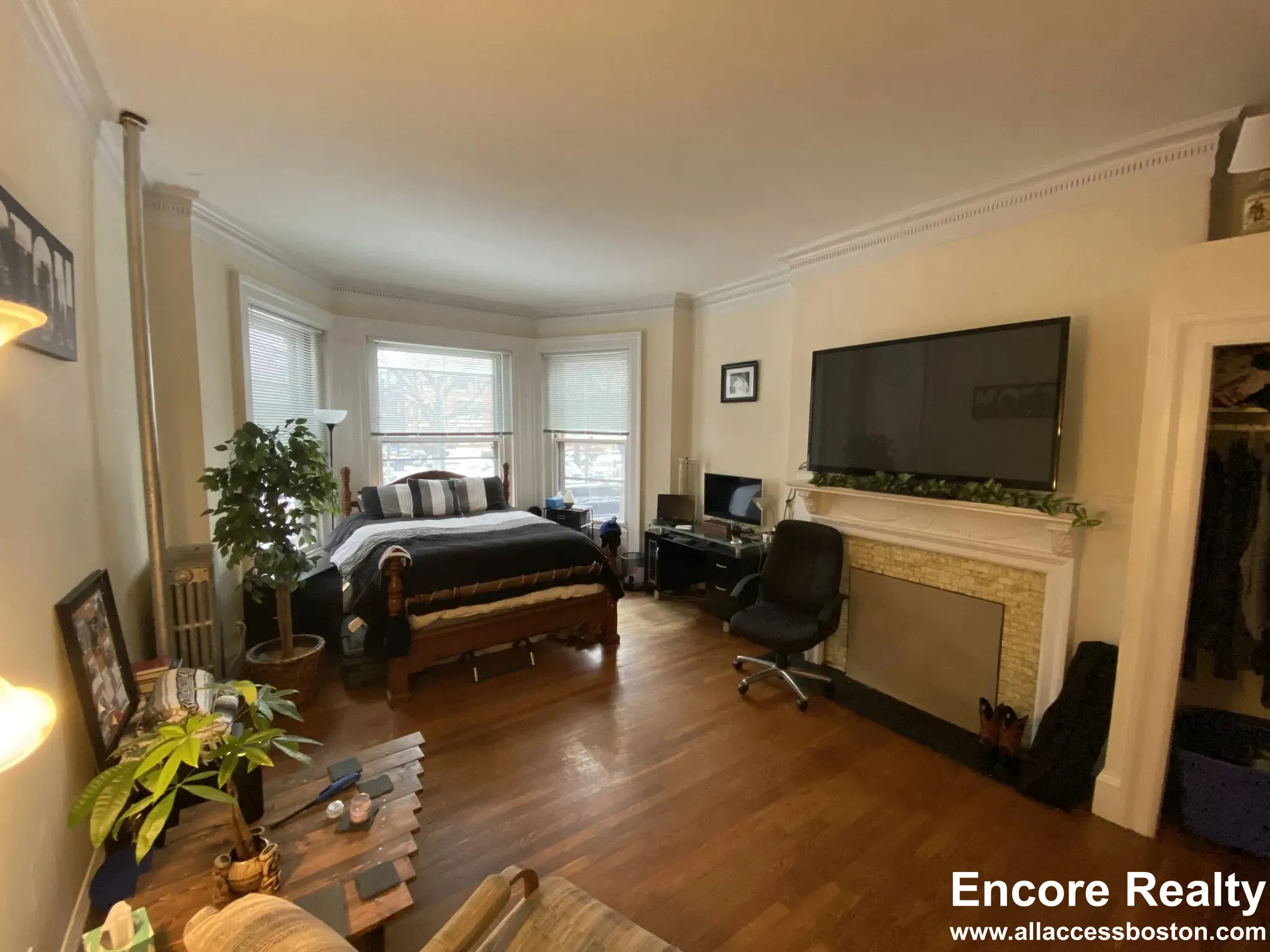 1071 Beacon St, Longwood