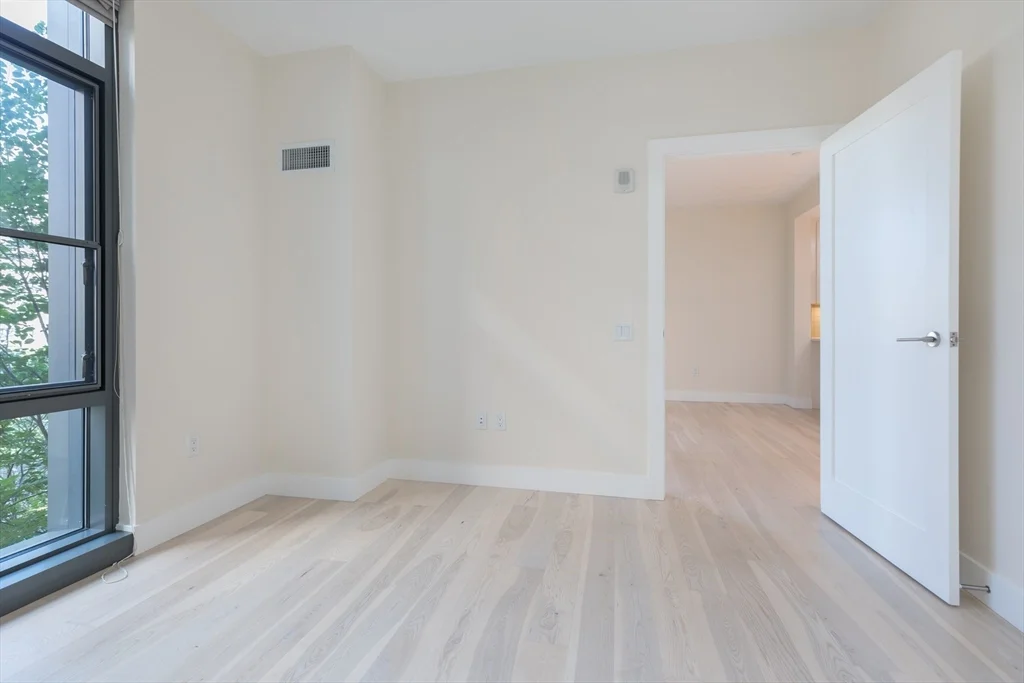 32 Traveler St, South End