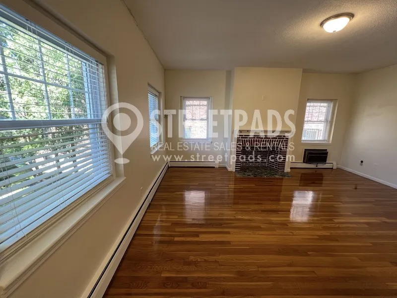 2018 Commonwealth Ave, Brighton