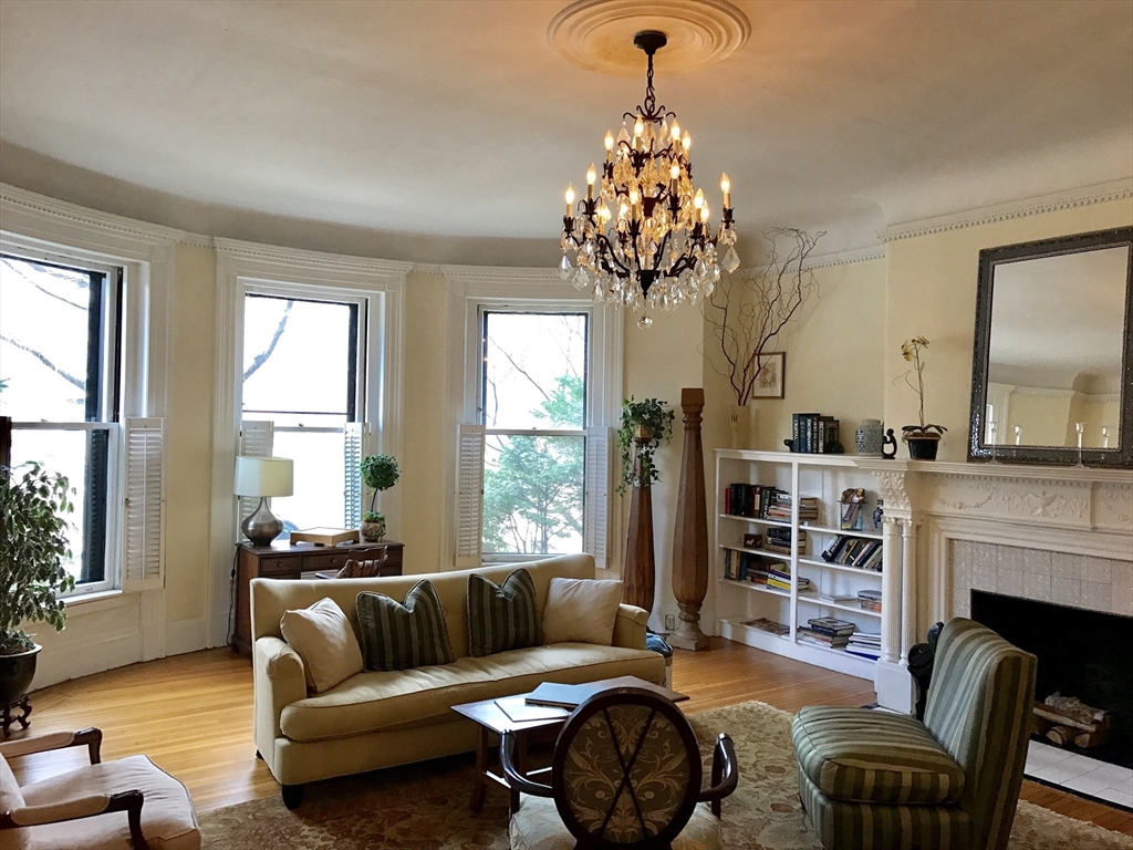 290 Commonwealth Ave, Back Bay