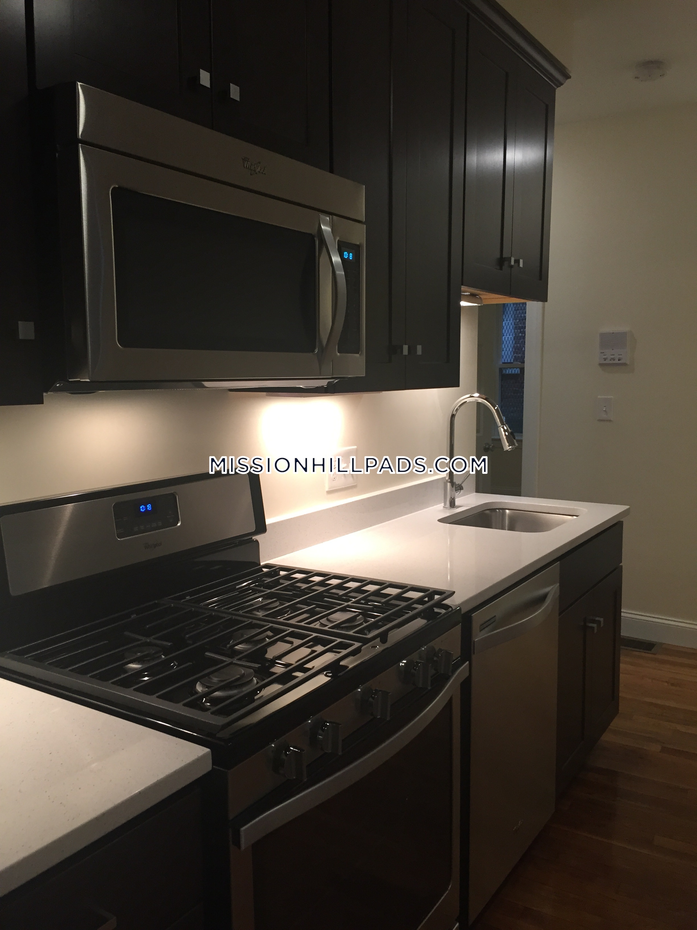 3 bed, 2 bath apartment for rent at 830 Huntington Ave Unit 1, Mission Hill — photo 4 of 23