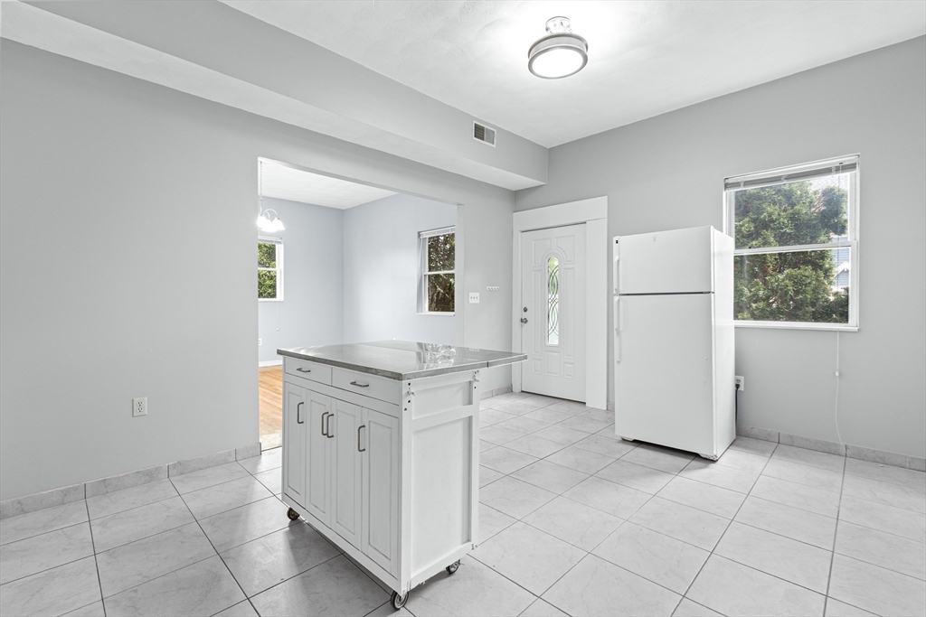 37 Munroe St, Somerville