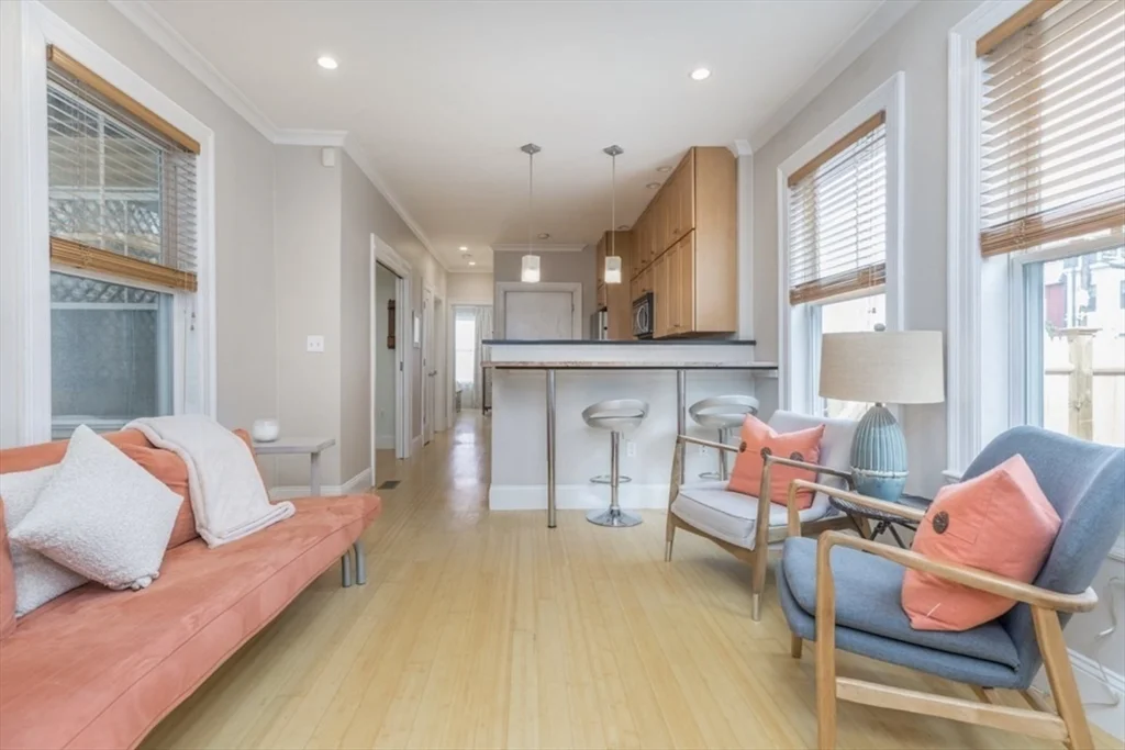 3 Leeds St, South Boston