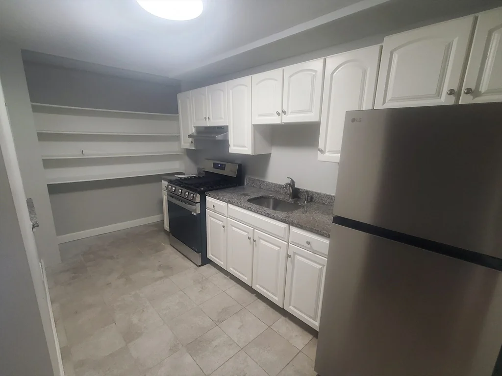 55 David Ter, Norwood