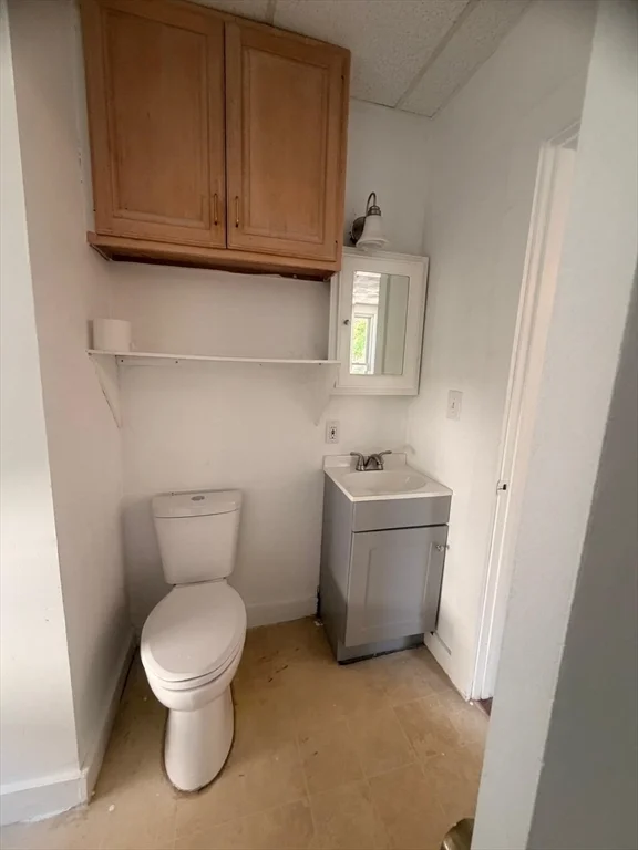 416 Middleboro Ave, Taunton