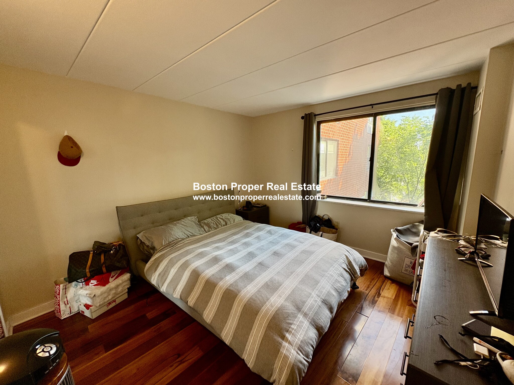 1933 Commonwealth Ave, Brighton