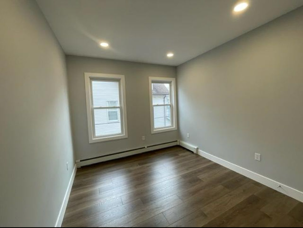 11 Pearl Ter, East Somerville