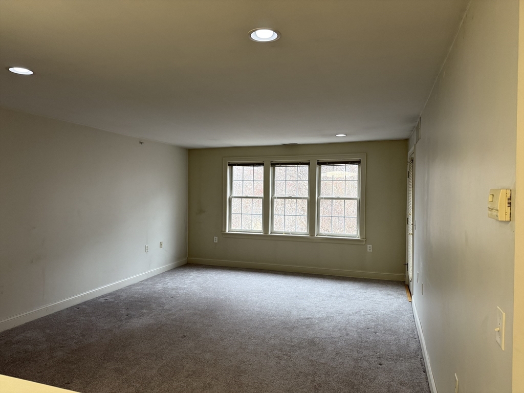 1 Millbrook Ln, Wakefield