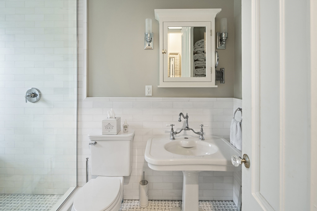 247 Kent St, Brookline