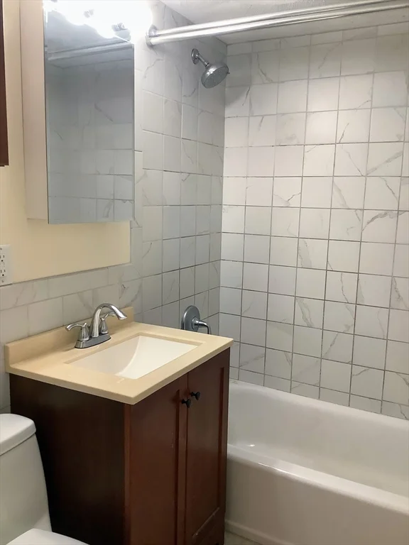1105 Lexington St, Waltham