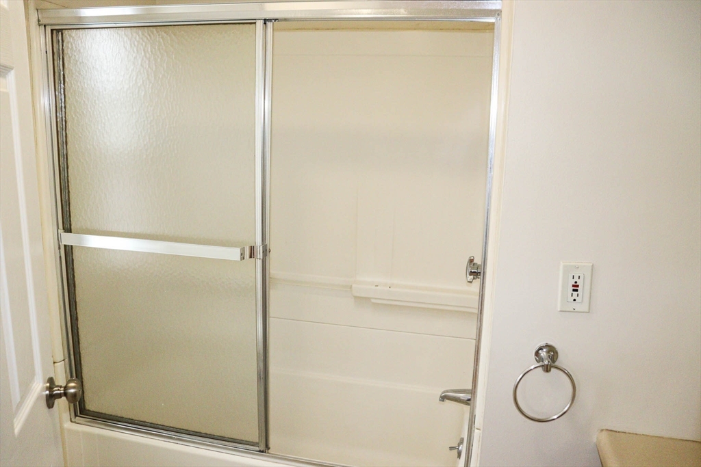 9 Forest Ave Ct, Plymouth