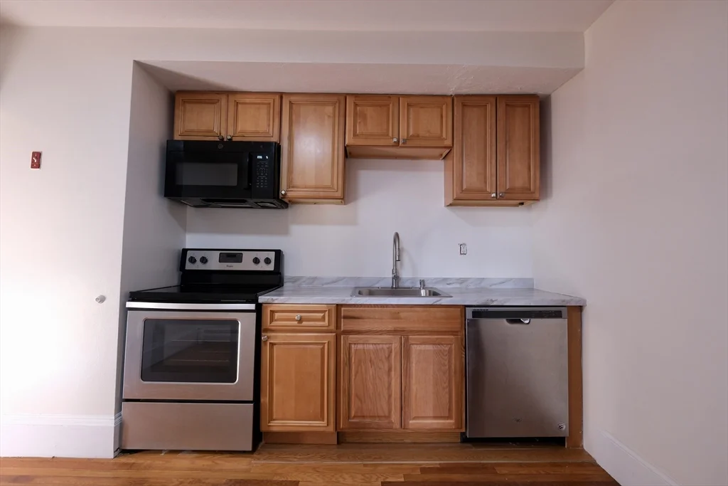 26 Cleveland St, Dedham