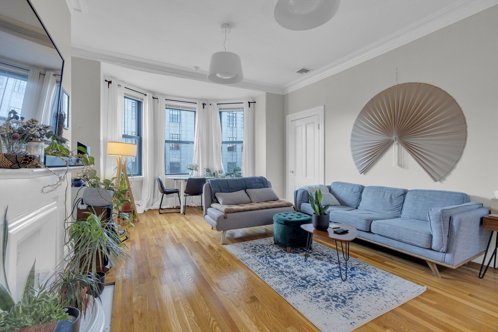 75 Newbury St, Back Bay