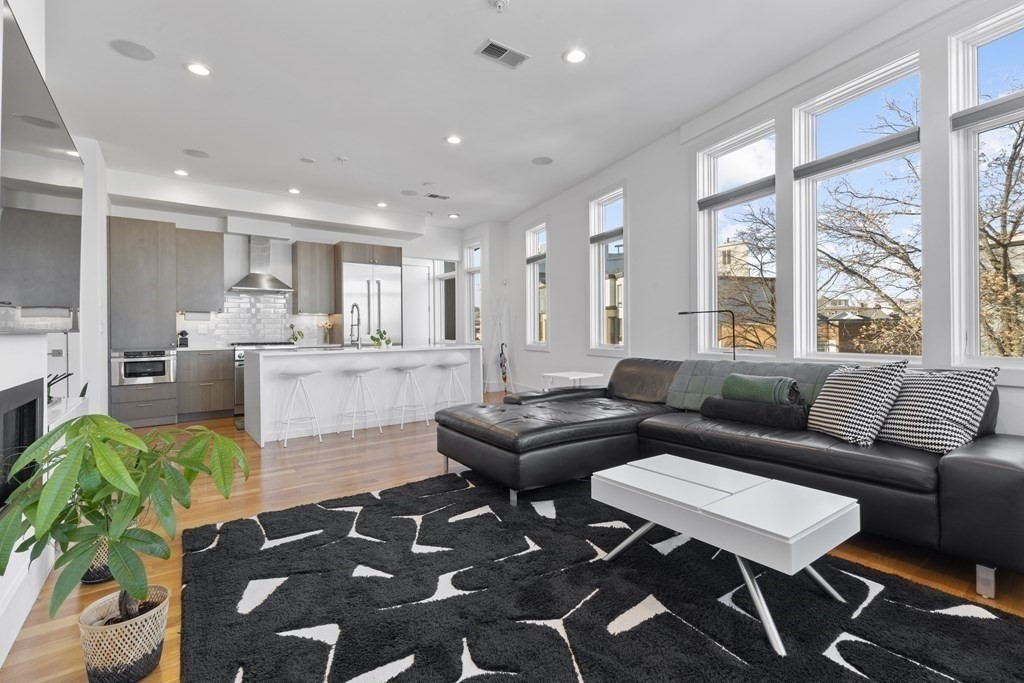 5 Mohawk St, South Boston