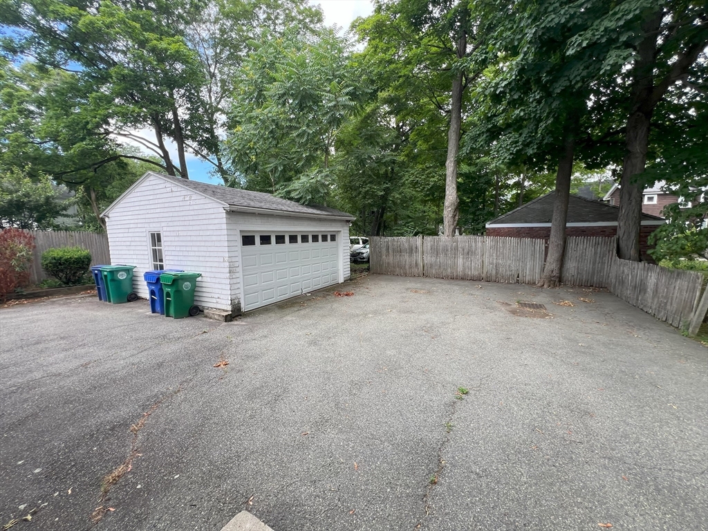 17 Maple St, Auburndale