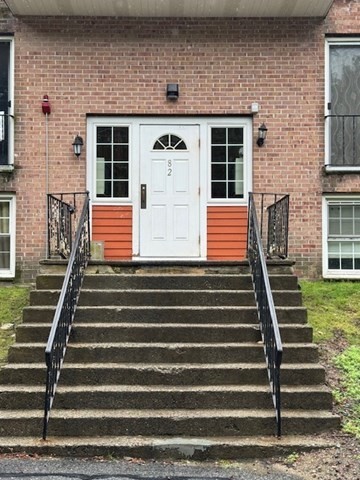 82 Boylston Ln, Lowell