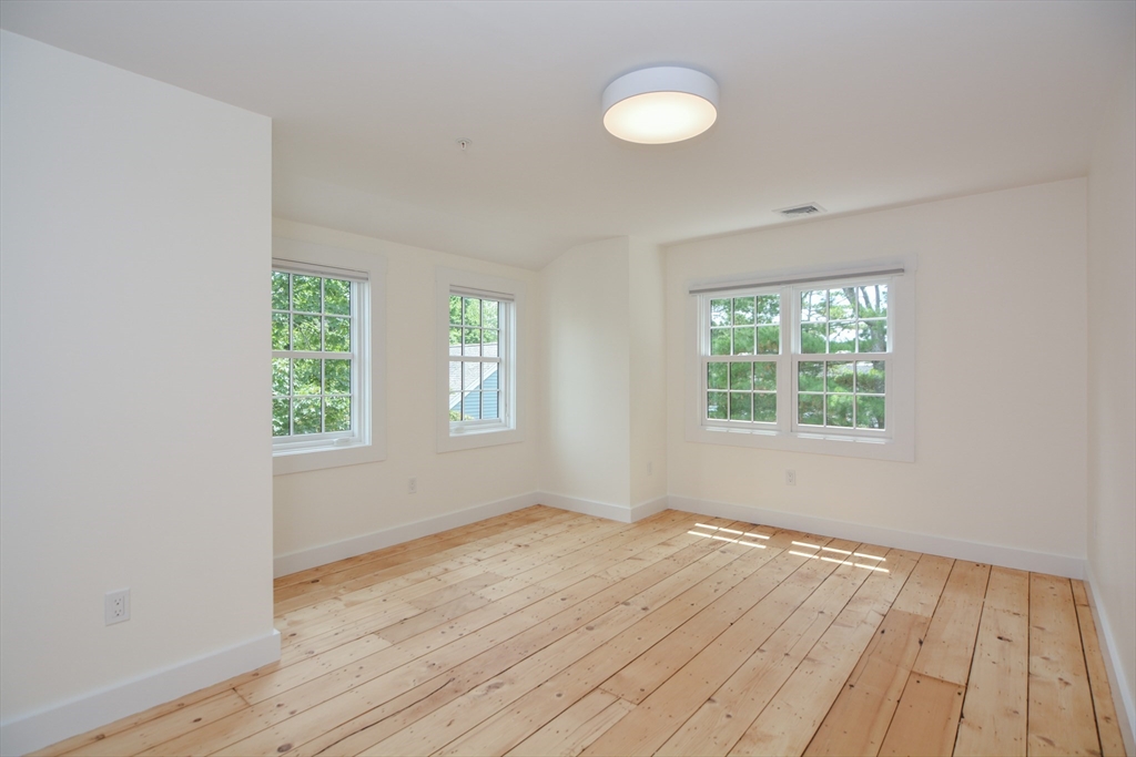 9 State St, Marblehead