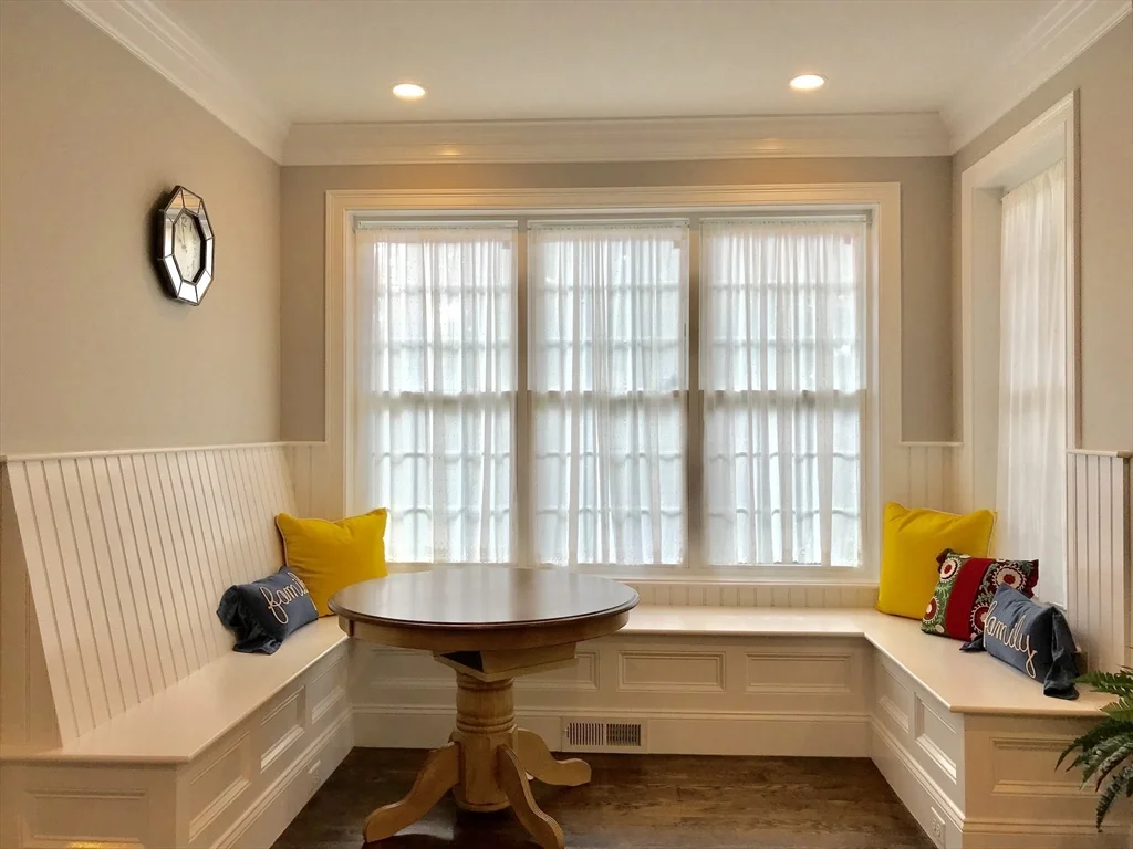 301 Linden St, Wellesley