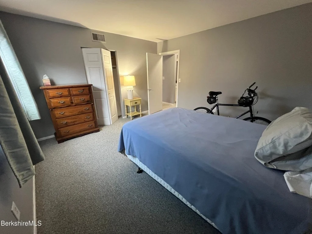 1 Rolling Hills, Lenox