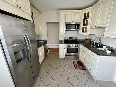 366 Crescent St, South Side