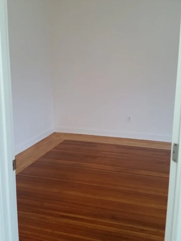 522 Saratoga St, East Boston