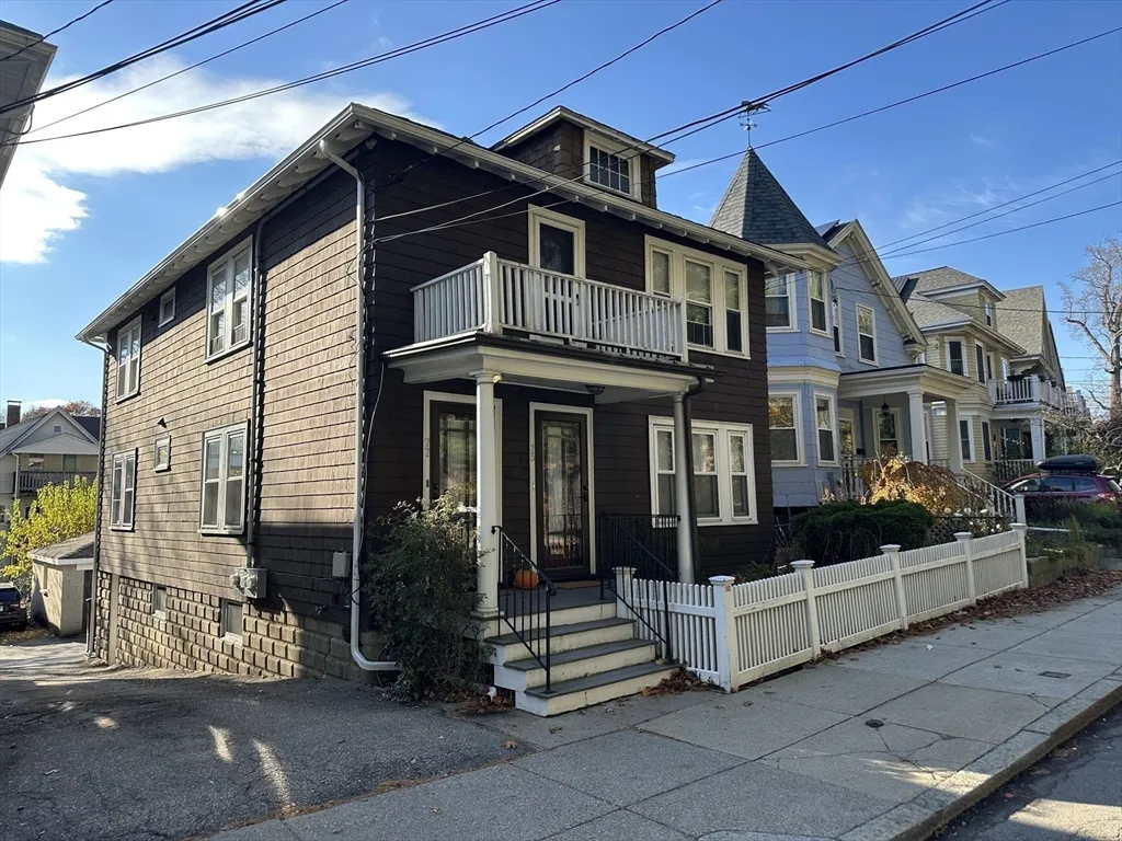 77 Walk Hill, Jamaica Plain