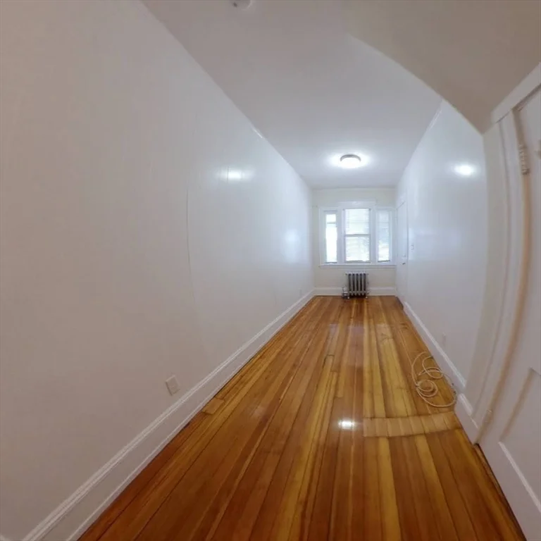 11 Banks St, Waltham