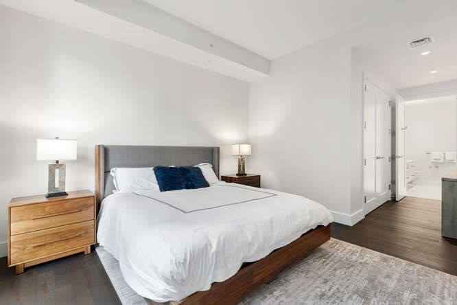 50 Liberty Dr, Seaport District